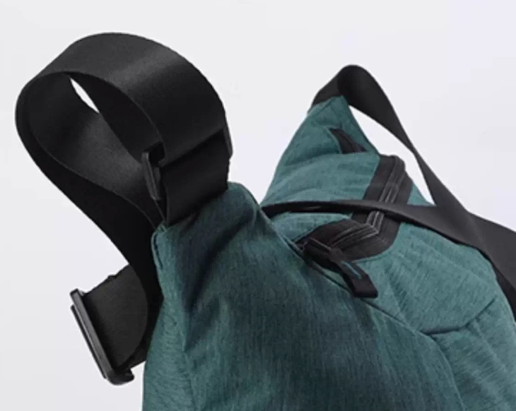 Essentials Sling bag 斜挎包